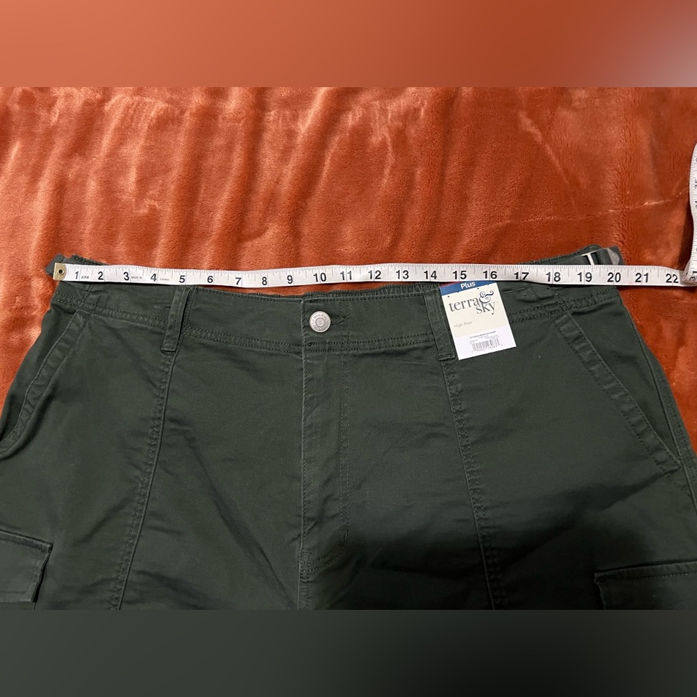 Terra & Sky Adjustable Waist High-Rise Cargo Shorts 🔥NWT🔥 - Picture 4 of 9